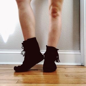 Minnetonka Tramper Boots // Moccasin Boots